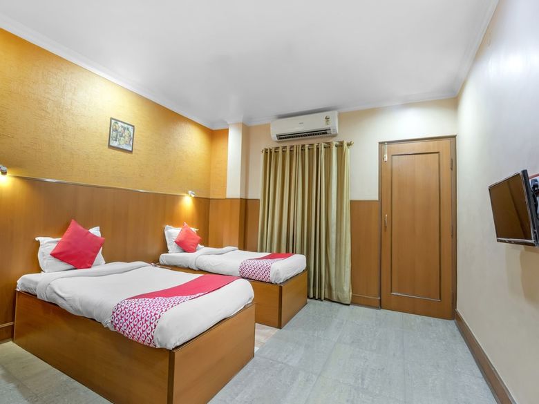 Oyo 7852 Hotel Embassy