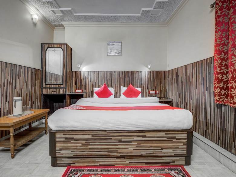 Oyo 7852 Hotel Embassy