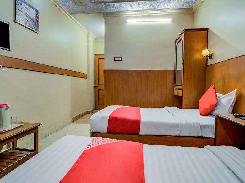 Oyo 7852 Hotel Embassy