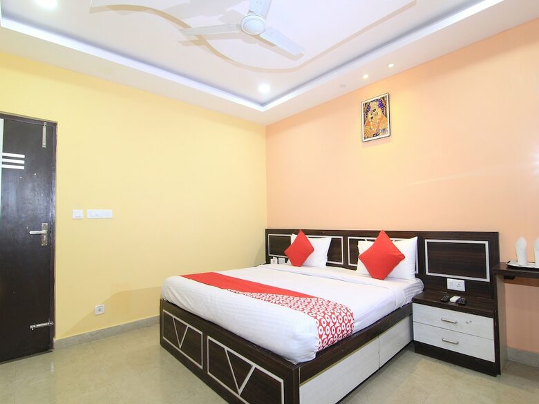 Apartamentos Oyo 14615 Aastha Krishna Dham