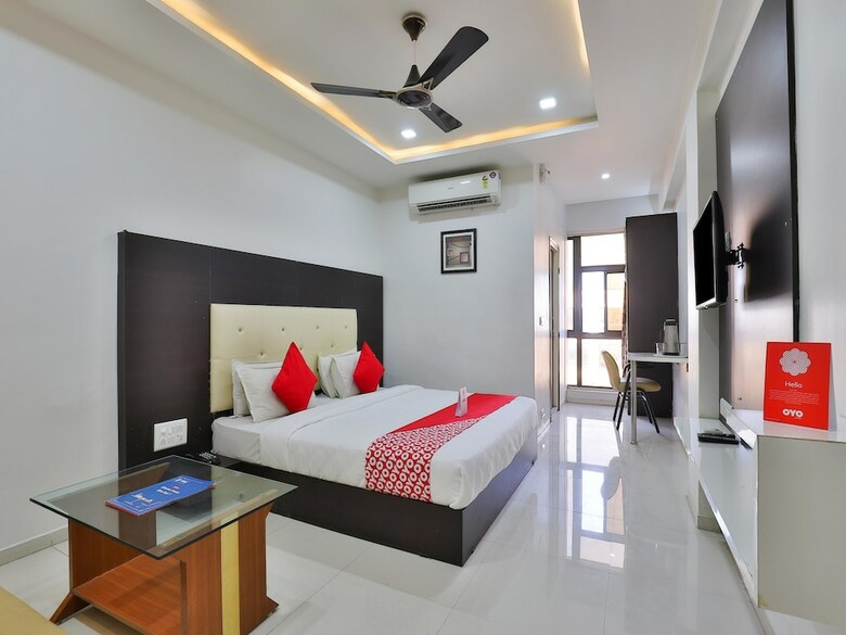 Oyo 15862 Infocity Hotel Llp