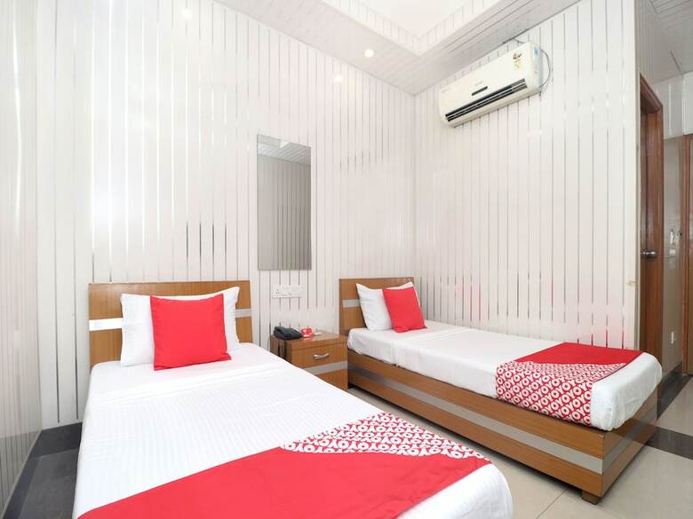 Oyo 14533 Hotel Mohan