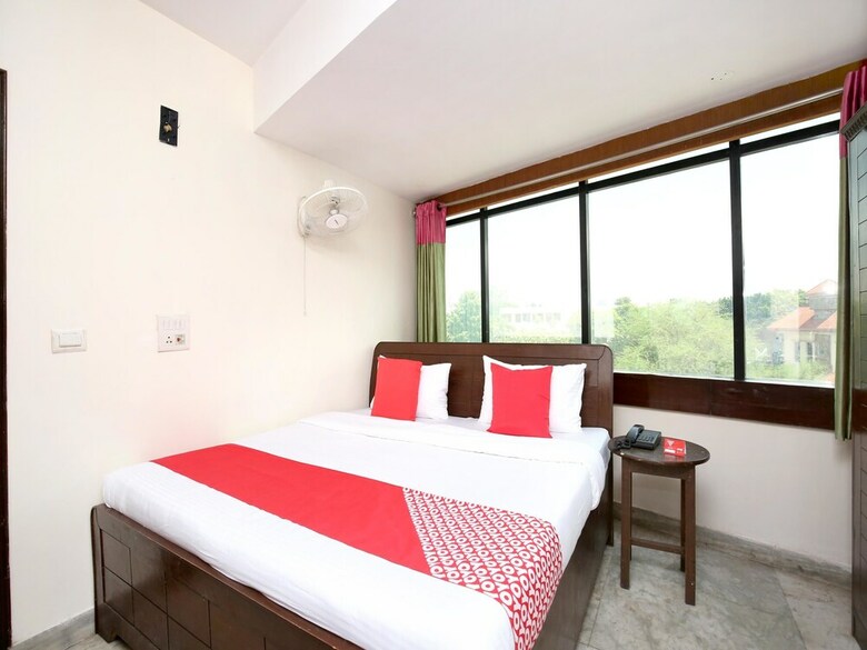 Oyo 15523 Hotel Jd Inn