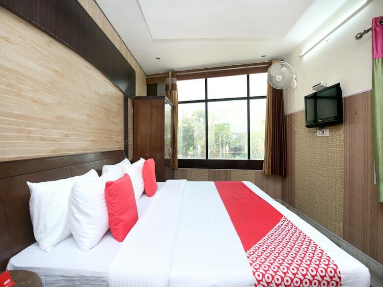 Oyo 15523 Hotel Jd Inn