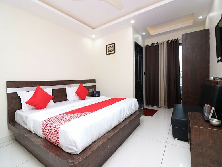 Oyo 15671 Hotel Jalsa Dlx