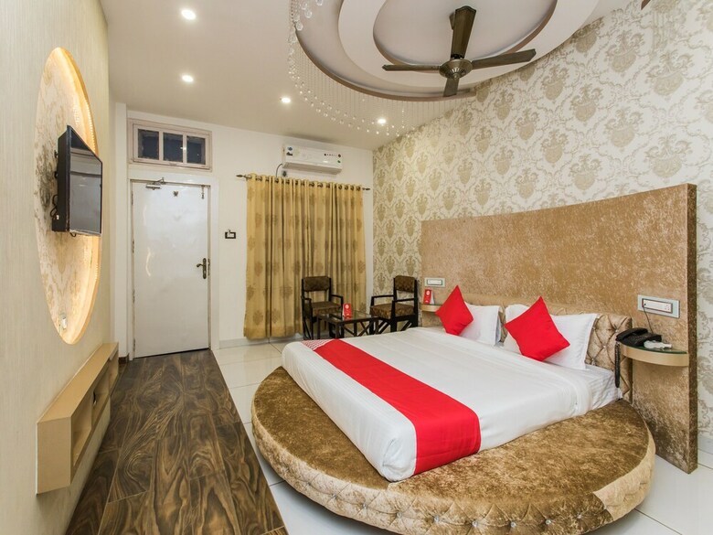 Oyo 15401 Hotel Surana Palace