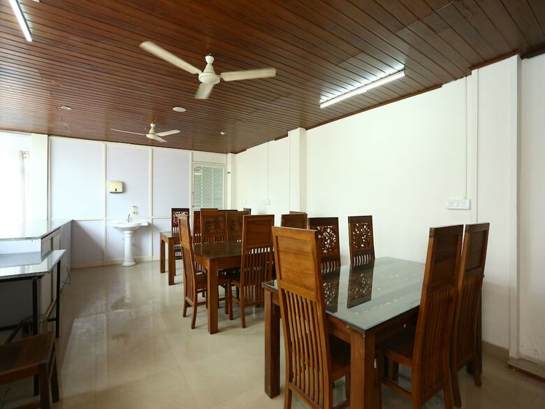 Hotel Oyo 2240 Krishna Regency