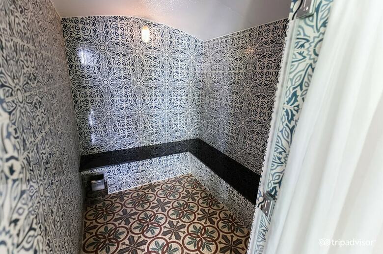 Alagon Central Hotel & Spa