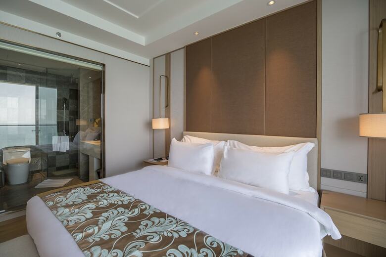 Sunshine Bay Hotel