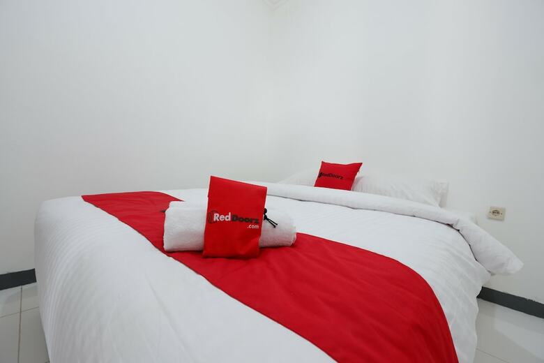 Hotel Reddoorz Near Mall Ciputra 2