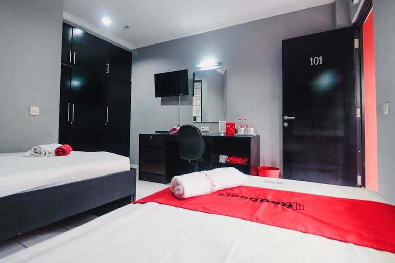 Hotel Reddoorz Plus Near Rs Fatmawati 2