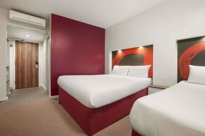 Hotel Ramada By Wyndham London Stansted Airport