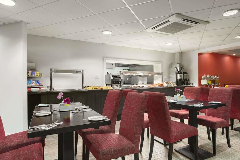 Hotel Ramada By Wyndham London Stansted Airport