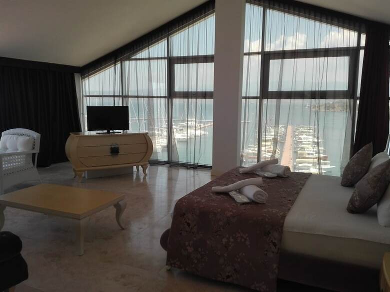 Hotel Egesu Marina Guest House