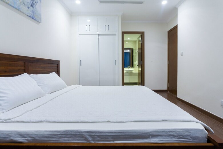 Luxury Apartment In Vinhomes Golden River