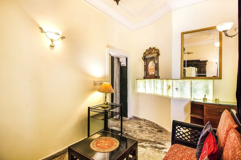 Fabhotel Sugan Niwas Palace Bani Park