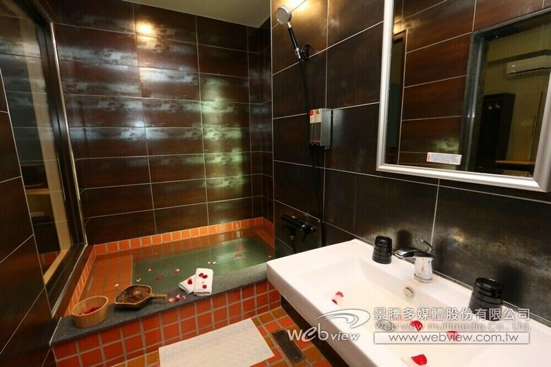 Ruo Shui Hotspring Hotel