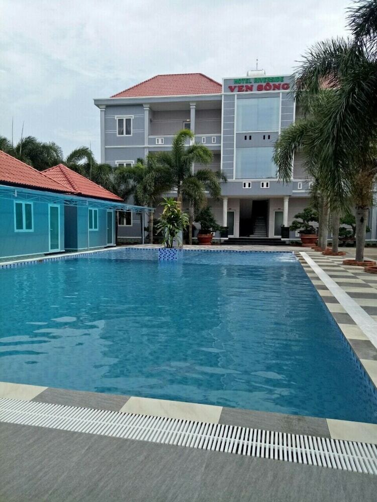 Ven Song Riverside Hotel