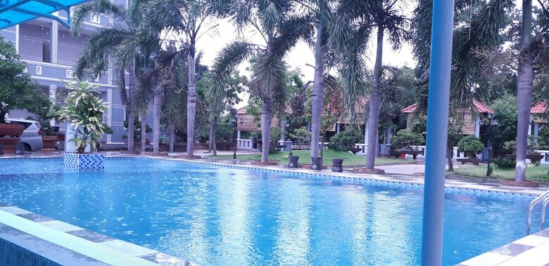 Ven Song Riverside Hotel