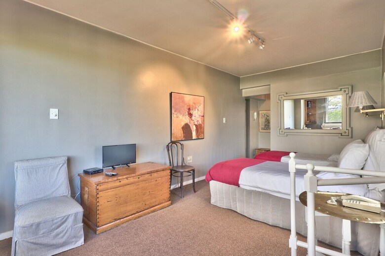 Holyrood Apartments 603