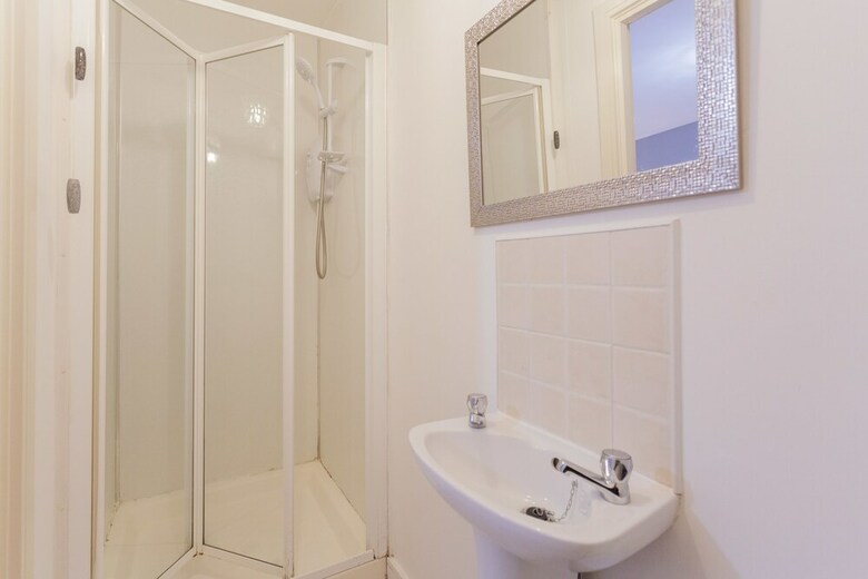 13 Willow View Apartment