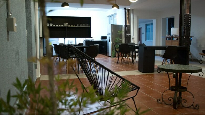 Hostal F�nix Beds Hostel