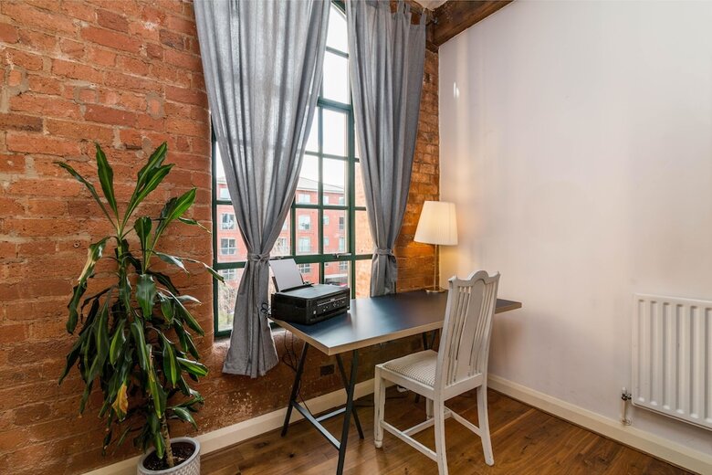 Apartment 86