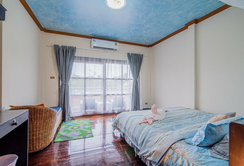 The Queen Park Beach Pool Villa
