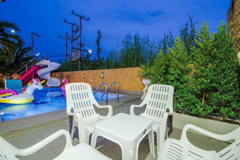 The Queen Park Beach Pool Villa