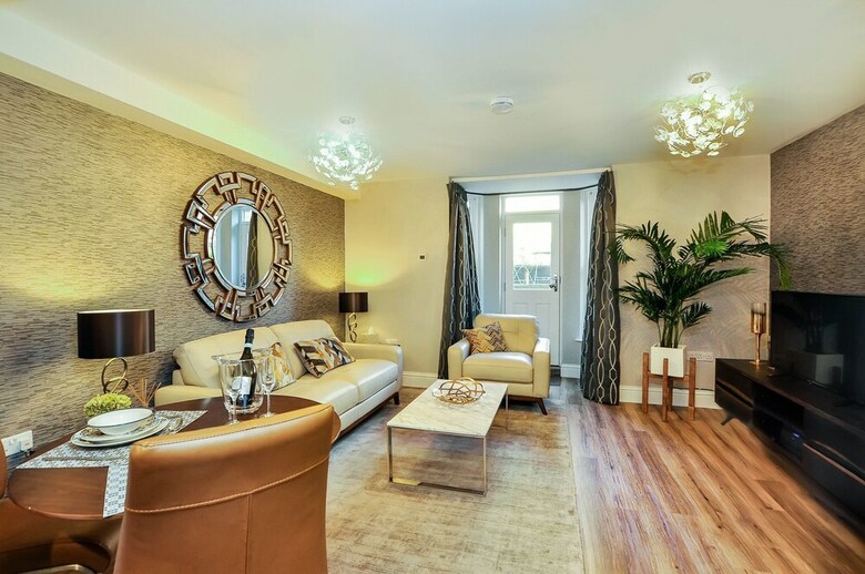 Apartment 8 Bluebridge Court