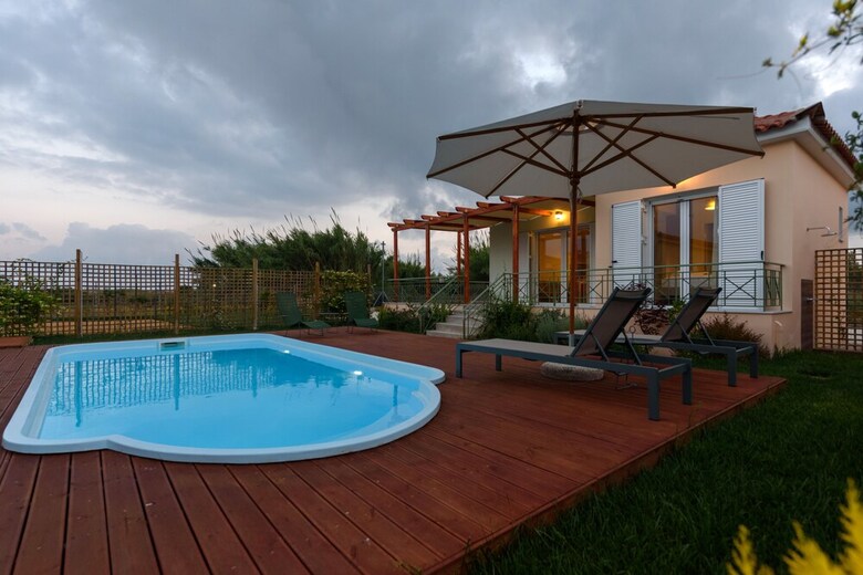 �artemis, Villa With Pool 250m To The Beach