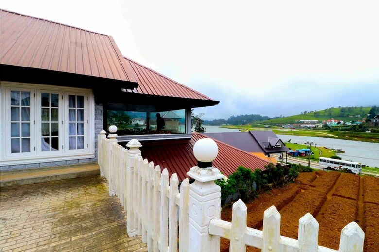 Hotel Yoho Villa Lake View