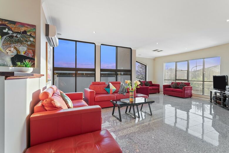 Villa De Marseilles - Melbourne