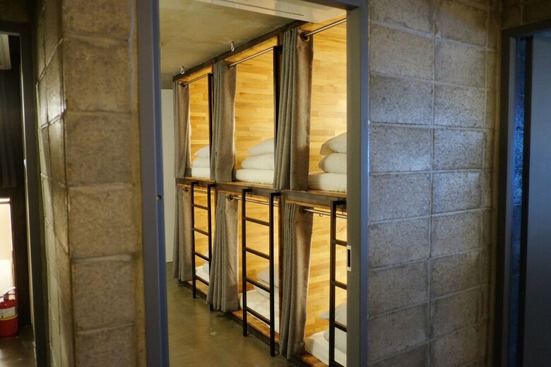Hostal The Cube Hotel - Hostel
