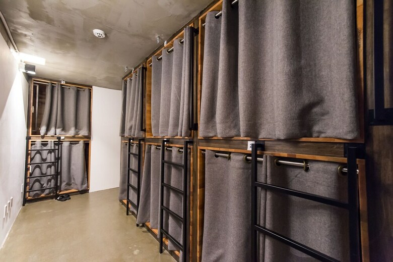 Hostal The Cube Hotel - Hostel