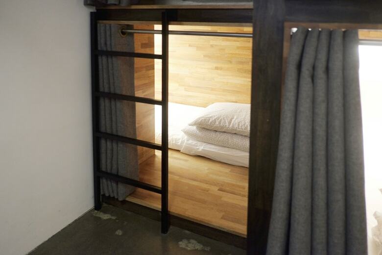 Hostal The Cube Hotel - Hostel