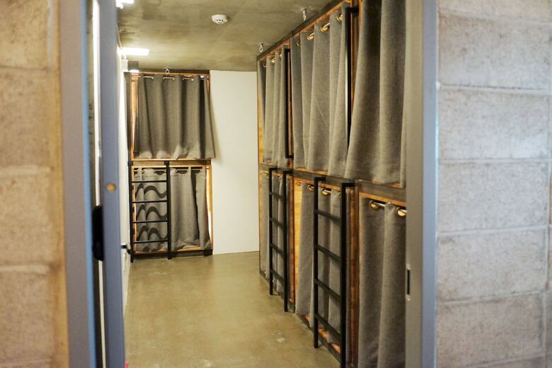 Hostal The Cube Hotel - Hostel
