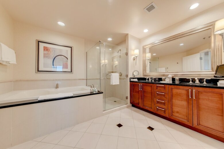 Stripviewsuites At Signature