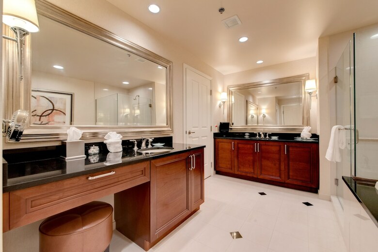 Stripviewsuites At Signature