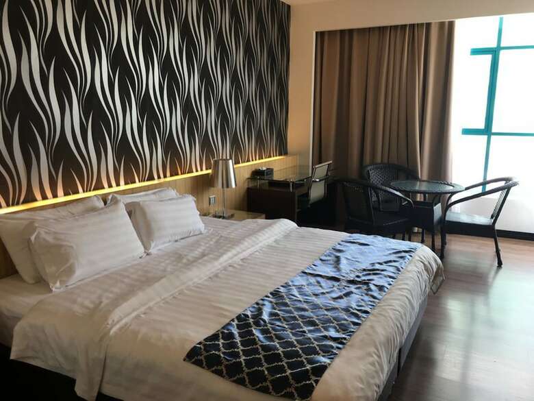 Hotel New World Motel