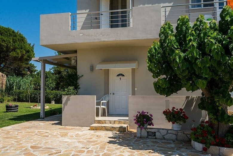 Tesys Studios & Apartments