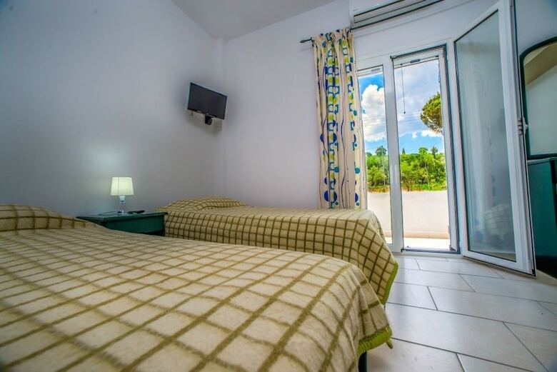 Tesys Studios & Apartments