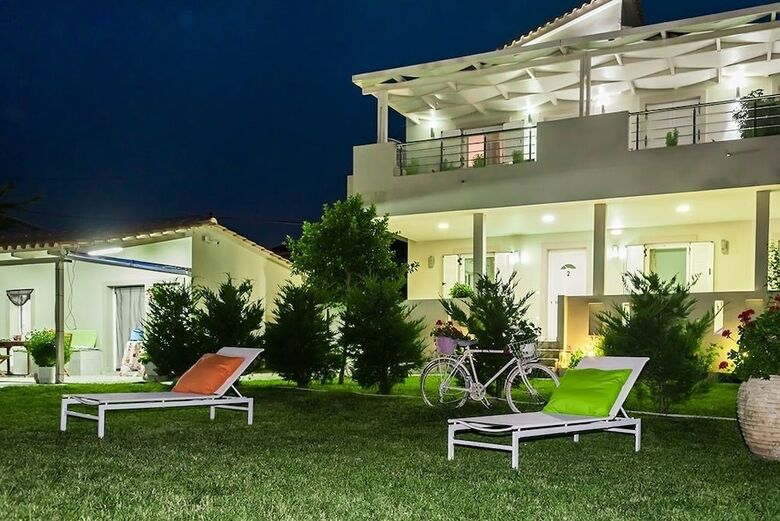 Tesys Studios & Apartments