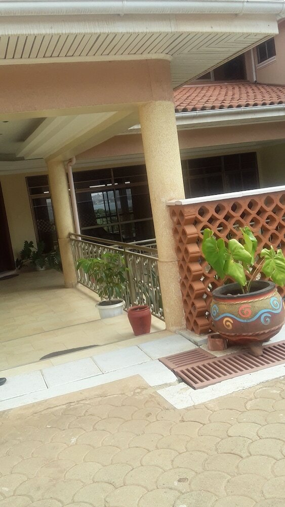 Hotel Lake Breeze House