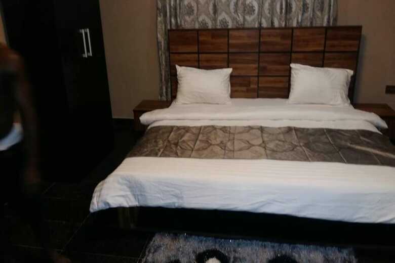 Momak 6 Hotel & Suites