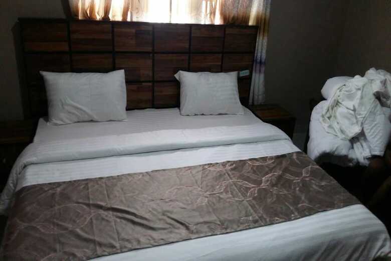 Momak 6 Hotel & Suites