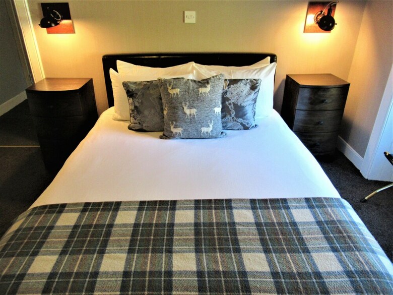 Invershin Hotel Bunkhouse & Bar