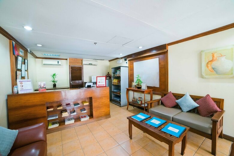Hotel Reddoorz @ Moonwalk Paranaque