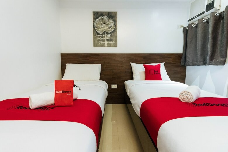 Hotel Reddoorz Plus @ Poblacion Makati