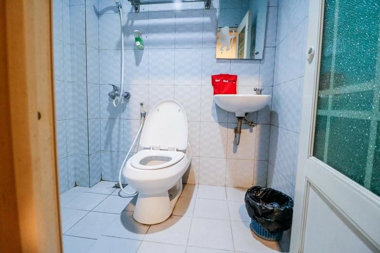 Hotel Reddoorz Plus Near Pasar Wisata